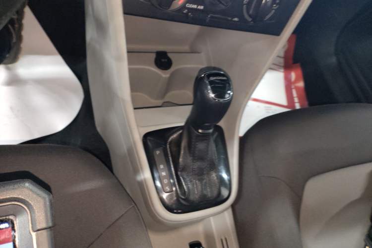Used Skoda Rapid 2016 1.6L Automatic Front-Wheel Drive Model Gear Lever