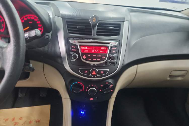 Used Hyundai Verna (older generation) 2016 1.4L Manual Smart GLS Trim Audio And AC Panel