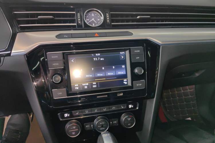 Used Volkswagen FAW-Volkswagen CC 2019 330TSI Huayan Edition China V Standard Audio And AC Panel