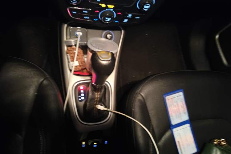 Used Jeep Compass 2017 200T Automatic Family Edition Gear Lever