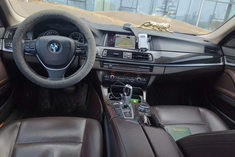 Used BMW 5 Series 2017 525Li Luxury Design Package Center Console