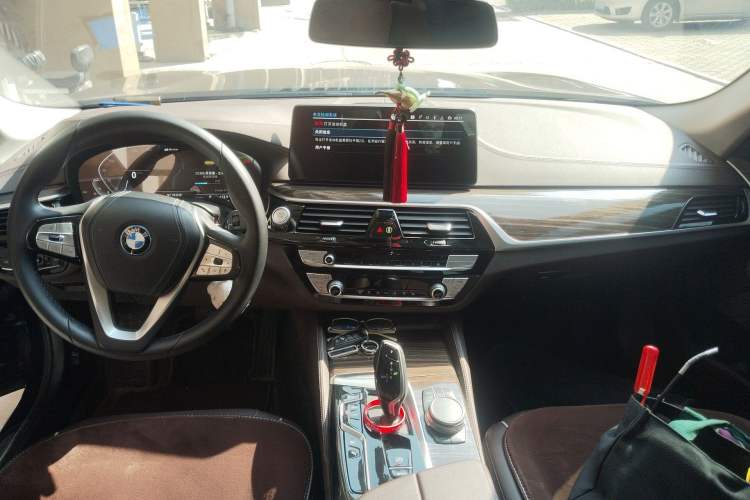 Used BMW 5 Series New Energy 2022 Updated Version 535Le Luxury Package Audio And AC Panel