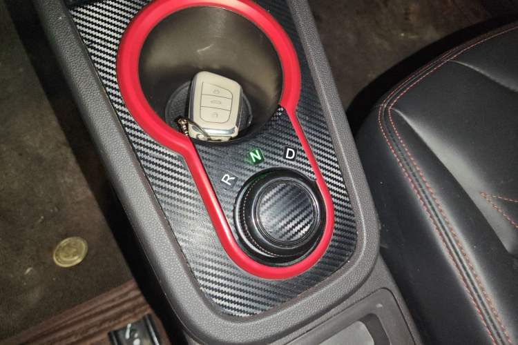 Used Chery QQ Little Ant 2022 Sweet Pink Edition Half-Sugar Version Lithium Iron Phosphate 30 kW 301 km Gear Lever