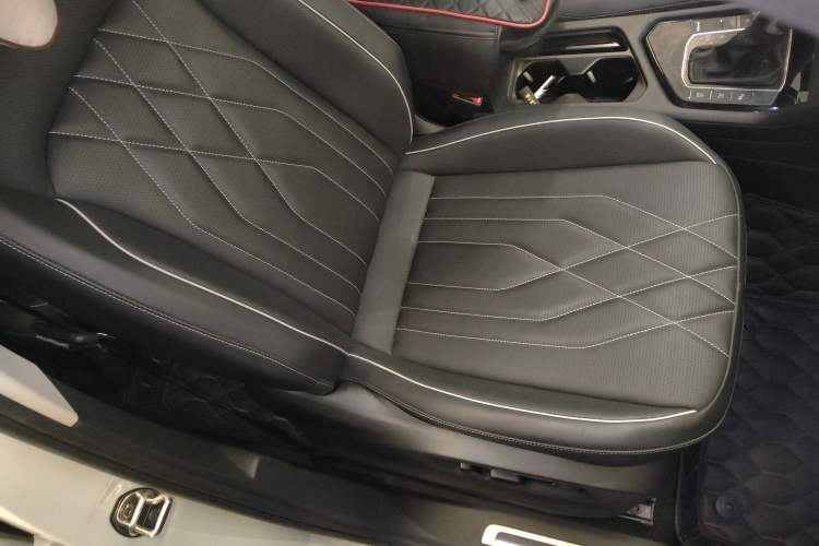 Used Volkswagen Tiguan L 2023 Restyled 330TSI Automatic Two-Wheel Drive R-Line Enhanced Comfort Version