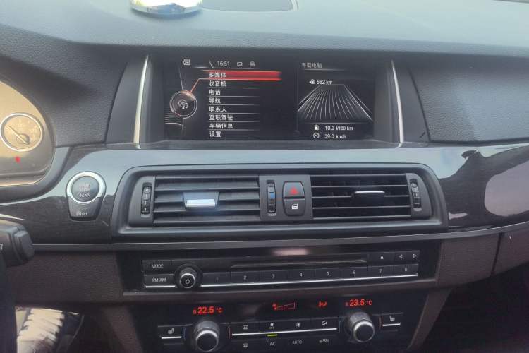 Used BMW 5 Series 2014 525Li Luxury Design Package Odometer Close Up