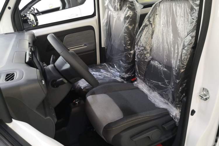 Used Wuling Zhiguang New Energy 2025 Model 305km Ambitious Edition
