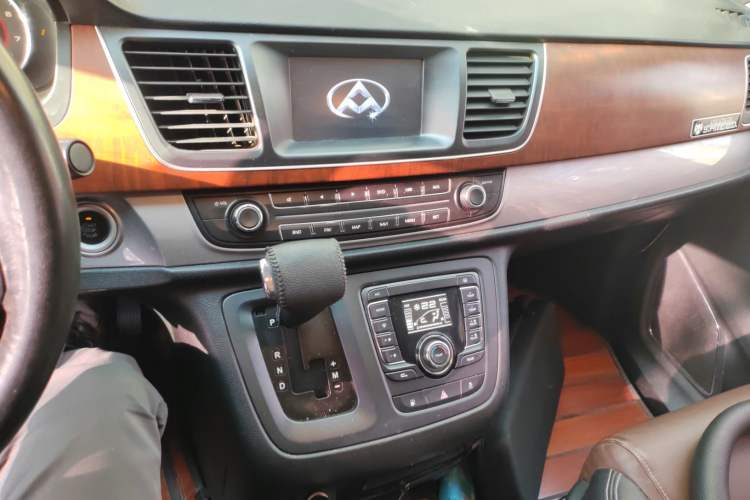 Used SAIC MAXUS G10 2014 2.0T Automatic Luxury Executive Edition
