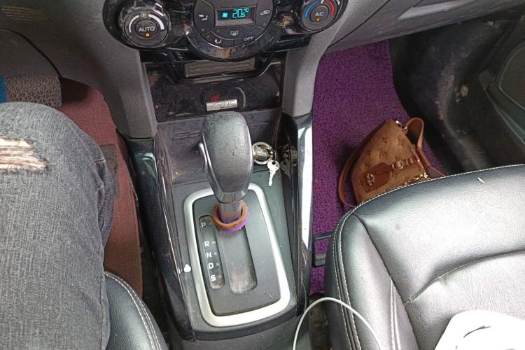 Used Ford EcoSport 2013 1.5L Automatic Prestige Model Gear Lever