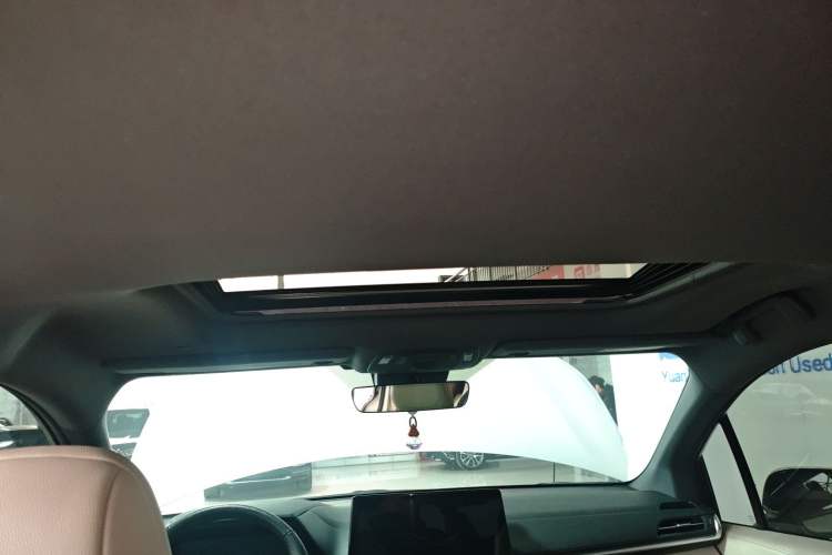 Used Toyota Granvia 2022 2.5L Hybrid Premium Edition