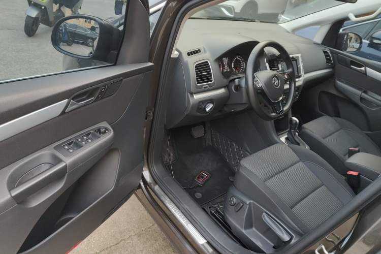 Used Volkswagen Sharan 2016 380TSI Comfort Edition 7-Seater
