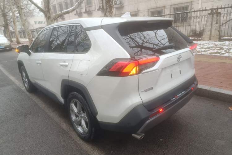 Used Toyota RAV4 2021 2.0L CVT Two-Wheel Drive Fashion PLUS Edition
