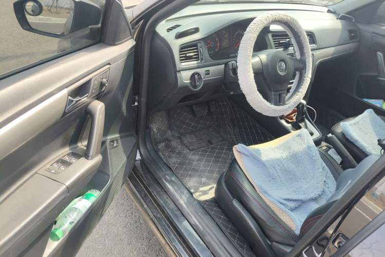 Used Volkswagen Lavida 2015 1.6L Automatic Fashion Edition Driver Seat