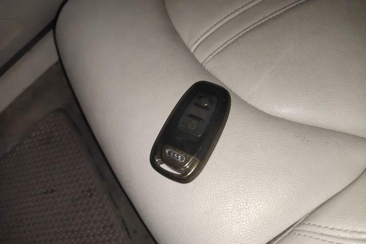 Used Audi A8 2012 A8L 45 TFSI quattro Comfort model
