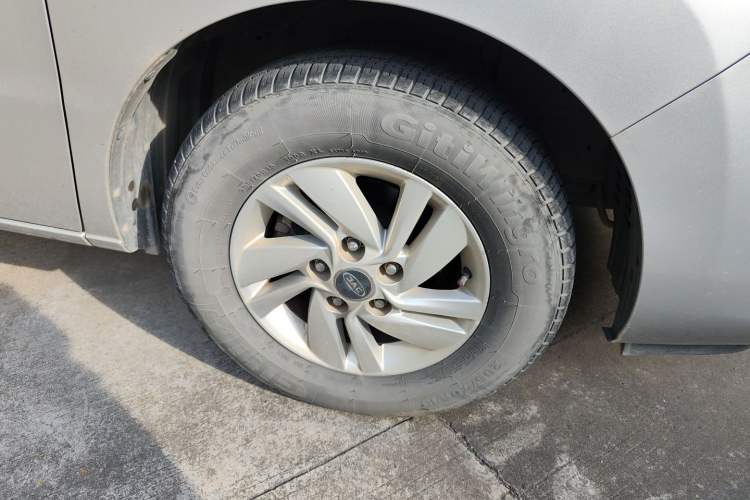 Used JAC Refine M4 2016 2.0L Manual Luxury Version