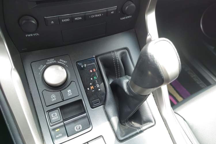 Used Lexus NX 2016 200 All-Wheel Drive FENGSHANG Version Gear Lever