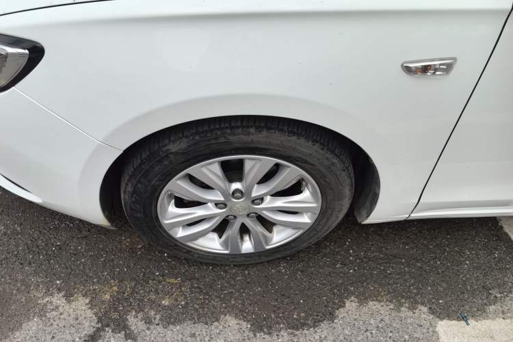 Used Buick GT 2021 Revised Version Flagship 1.5L Automatic Elite Edition Left Front Wheel Hub