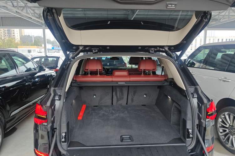 Used BMW X5 2023 xDrive 30Li Luxury M Sport Package
