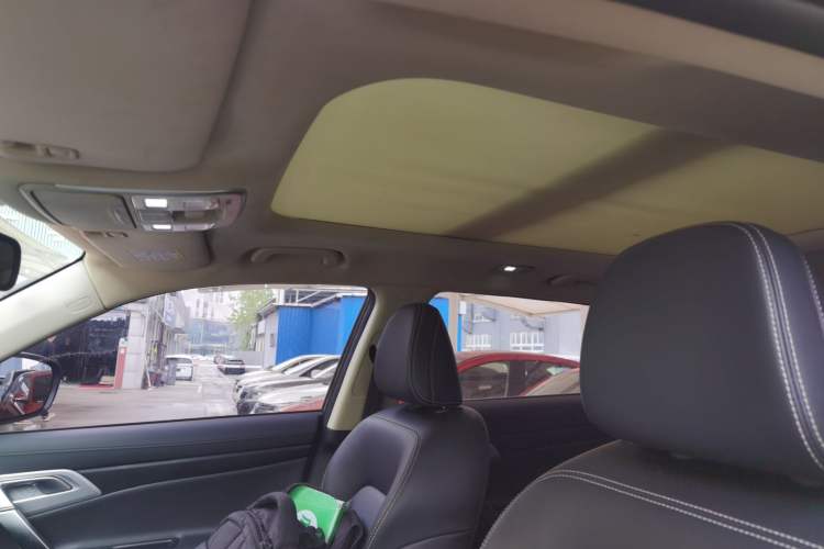 Used Geely Auto Emgrand X7 Sport 2016 1.8TD Automatic Smart Model Headliner