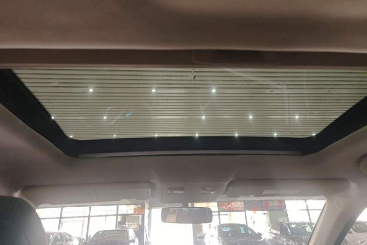 Used Dongfeng Aeolus AX7 2015 2.0L Manual Zhiyi Trim
