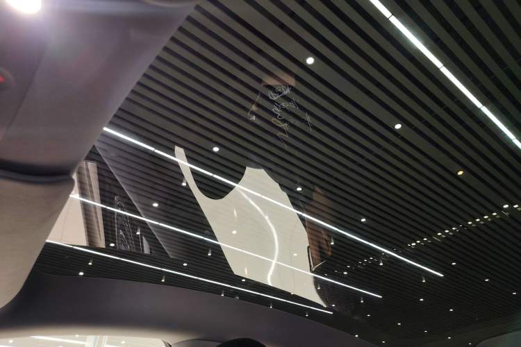 Used Tesla Model Y 2025 Rear-Wheel-Drive Version
