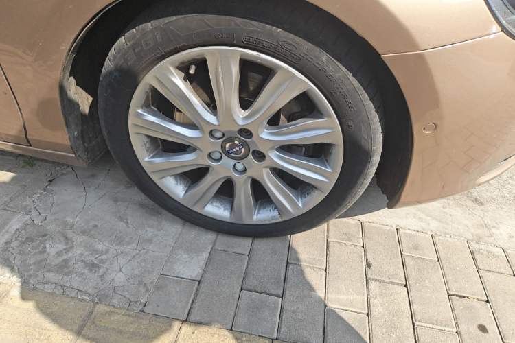 Used Volvo V40 2016 T4 Smart Luxury Edition
