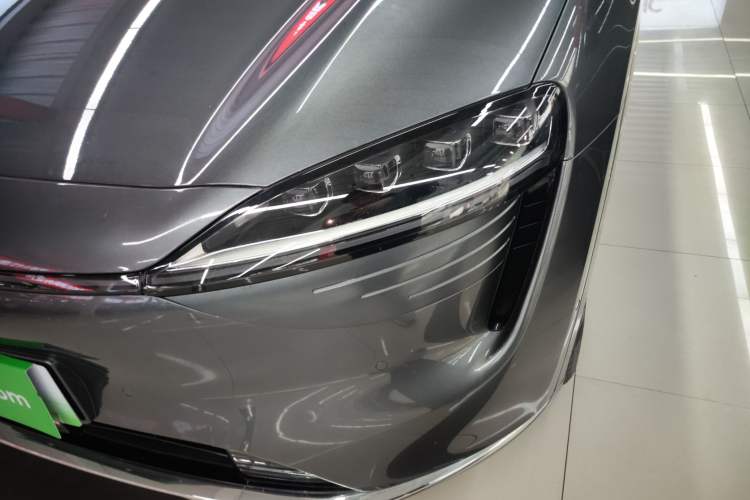 Used Hima Luxeed R7 2024 All-Electric 802 km Max