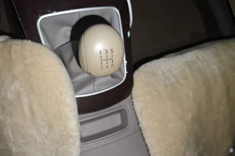 Used Nissan Sylphy 2012 Classic 1.6XL Manual Luxury Edition Gear Lever