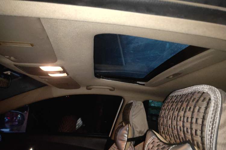 Used Kia K2 2012 Sedan 1.4L MT TOP Commemorative Edition