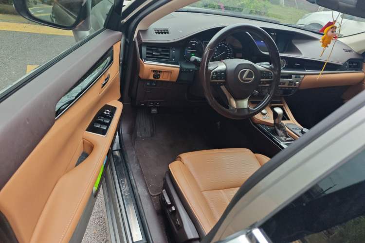 Used Lexus ES 2015 300h Comfort Edition Driver Seat