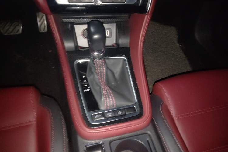 Used MG 6 2019 20T Automatic Trophy Competition Edition + BOSE Luxury Sound System Package Gear Lever