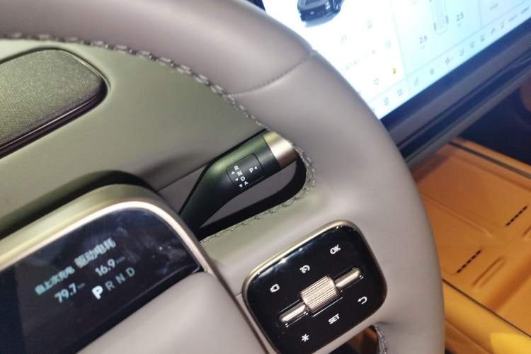 Used Li Auto i6 2025 Model Four-Wheel-Drive Standard Type
