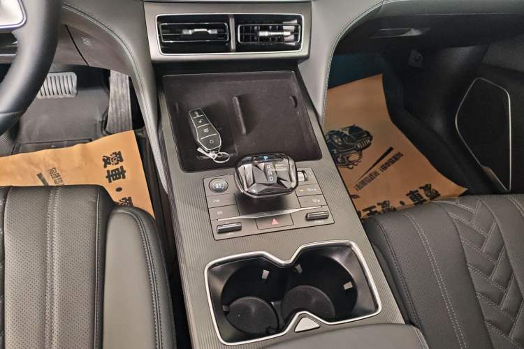 Used BYD Song L DM-i 2025 Intelligent Driving Version 160 km Beyond-Range Type Gear Lever