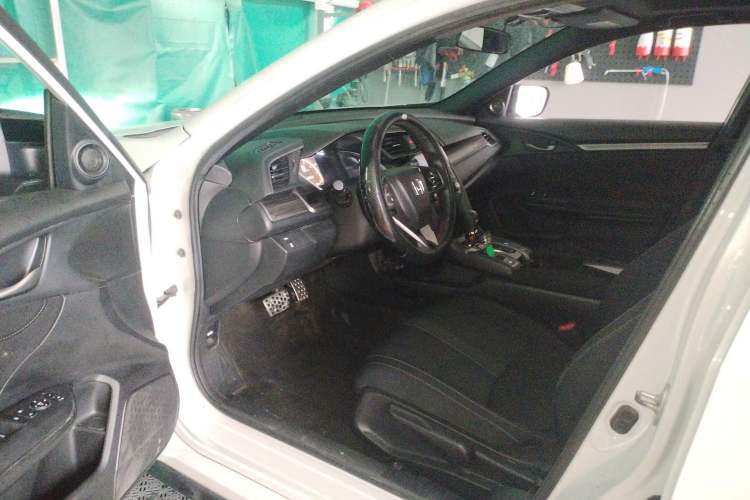 Used Honda Civic 2021 HATCHBACK 220TURBO CVT Trendy Cool Edition
