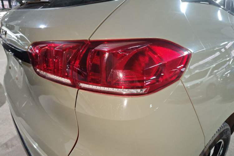 Used Wey VV5 2019 1.5T Two-Wheel Drive Smart Pioneer
