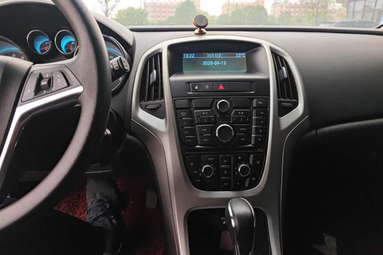 Used Buick GT 2013 XT 1.6L Automatic Fashion Edition Audio And AC Panel