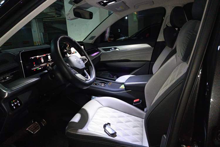 Used Volkswagen Tavendor 2023 380TSI Four-Wheel Drive R-Line First Edition Left Front Seat