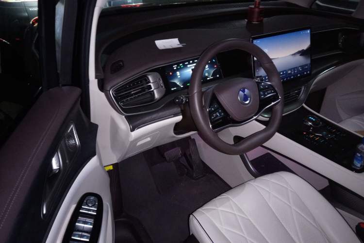 Used Denza D9 2024 DM-i 970 Luxury Model
