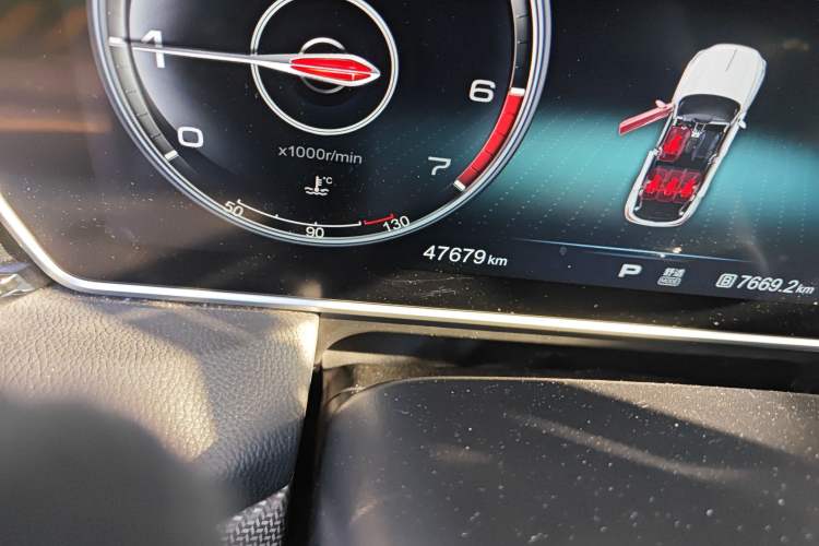 Used Hongqi HS5 2019 2.0T Smart Connect Flagship Edition Odometer Close Up