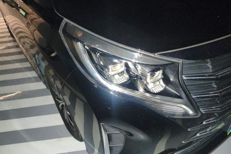 Used GAC Trumpchi M8 2021 Lingxiu Series 390T Deluxe Edition Right Front Headlight