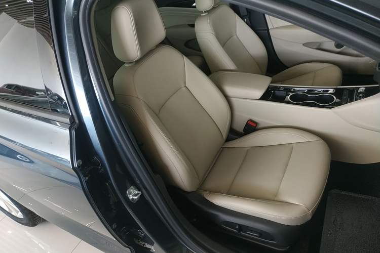 Used Buick Regal 2020 552T Elite Edition Right Front Seat