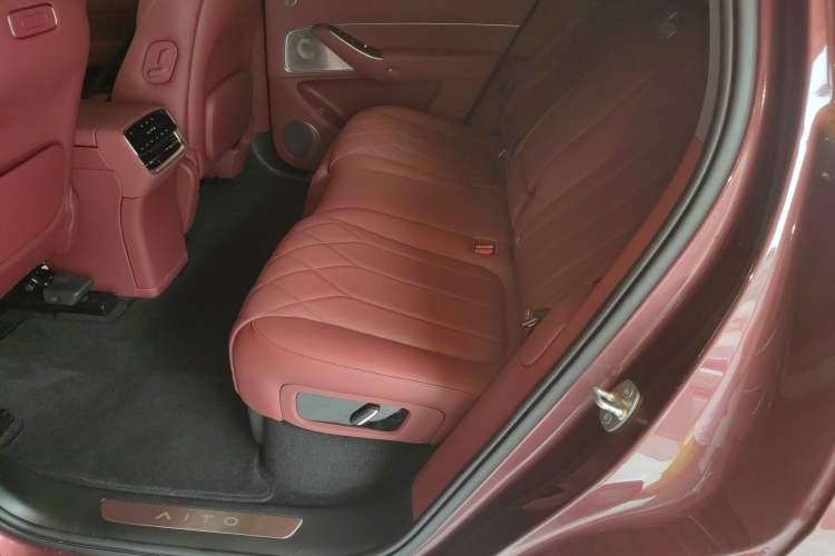 Used Hima AITO M8 2025 Extended-Range Ultra Version 53.4 kWh 5-Seater Edition
