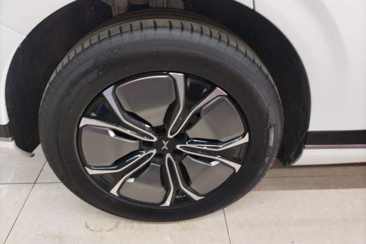 Used XPeng G9 2024 570 Pro Exterior 2