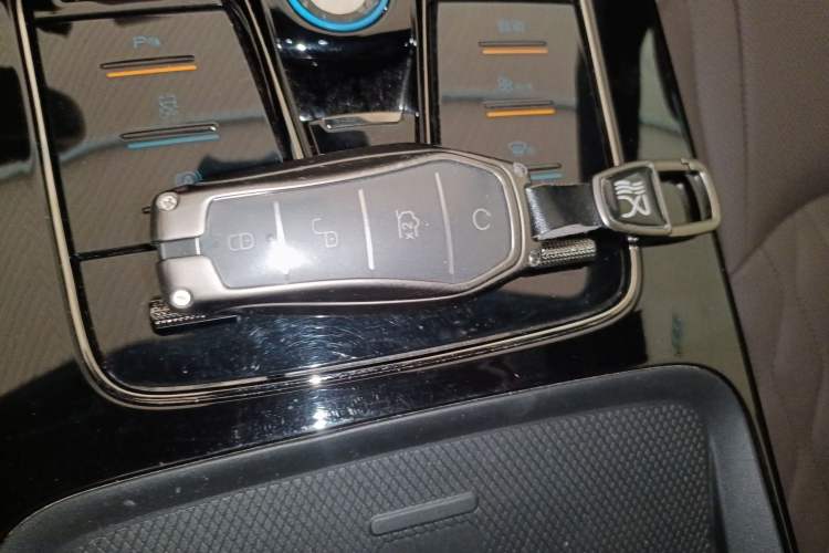 Used BYD Han 2024 EV Glory Edition 506KM Front-Wheel-Drive Premium Model
