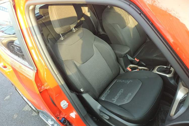 Used Jeep Renegade 2018 Connected Large Screen Version 180T Automatic Jingneng Version
