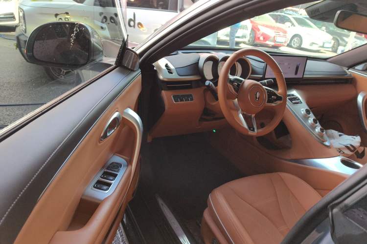 Used ORA Lightning Cat 2022 555 km Luxury Edition
