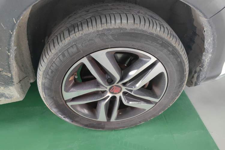 Used BYD Tang New Energy 2015 2.0T Four-Wheel-Drive Flagship Model Right Front Wheel Hub