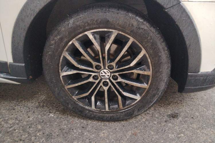 Used Volkswagen Cross Lavida 2014 1.6L Automatic Right Front Wheel Hub