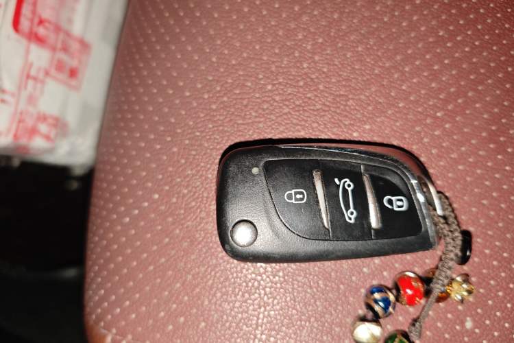 Used SAIC MAXUS T70 2021 2.0T Diesel Automatic 4x4 Advanced Version with Long Bed and High Ground Clearance Vehicle Key