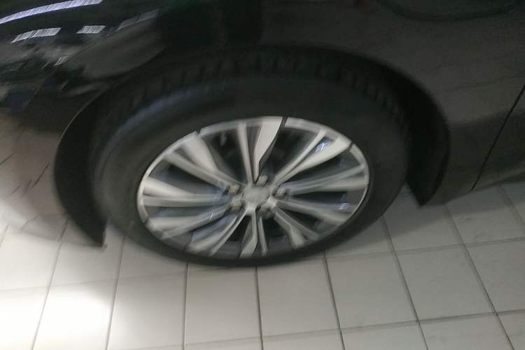 Used Hongqi E-QM5 2024 450km Range Commuter Version
