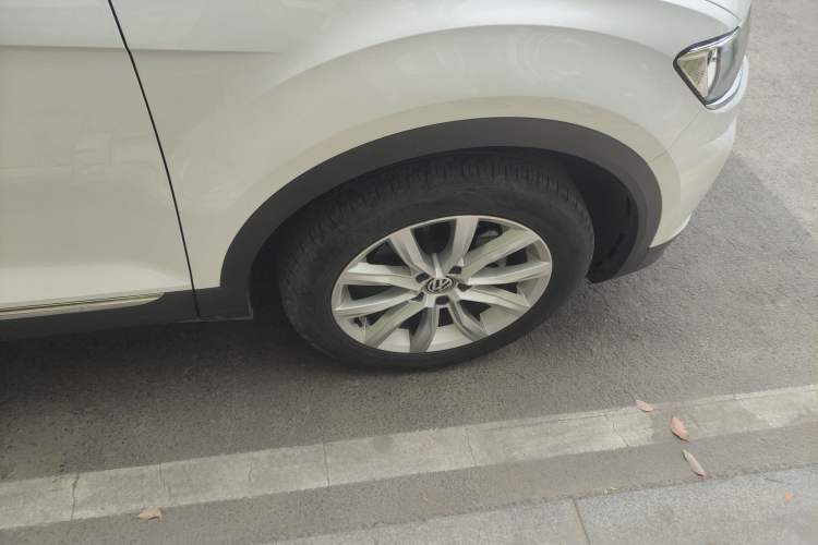 Used Volkswagen T-ROC 2019 230TSI DSG Two-Wheel-Drive Advanced Version China VI Standard Right Front Wheel Hub